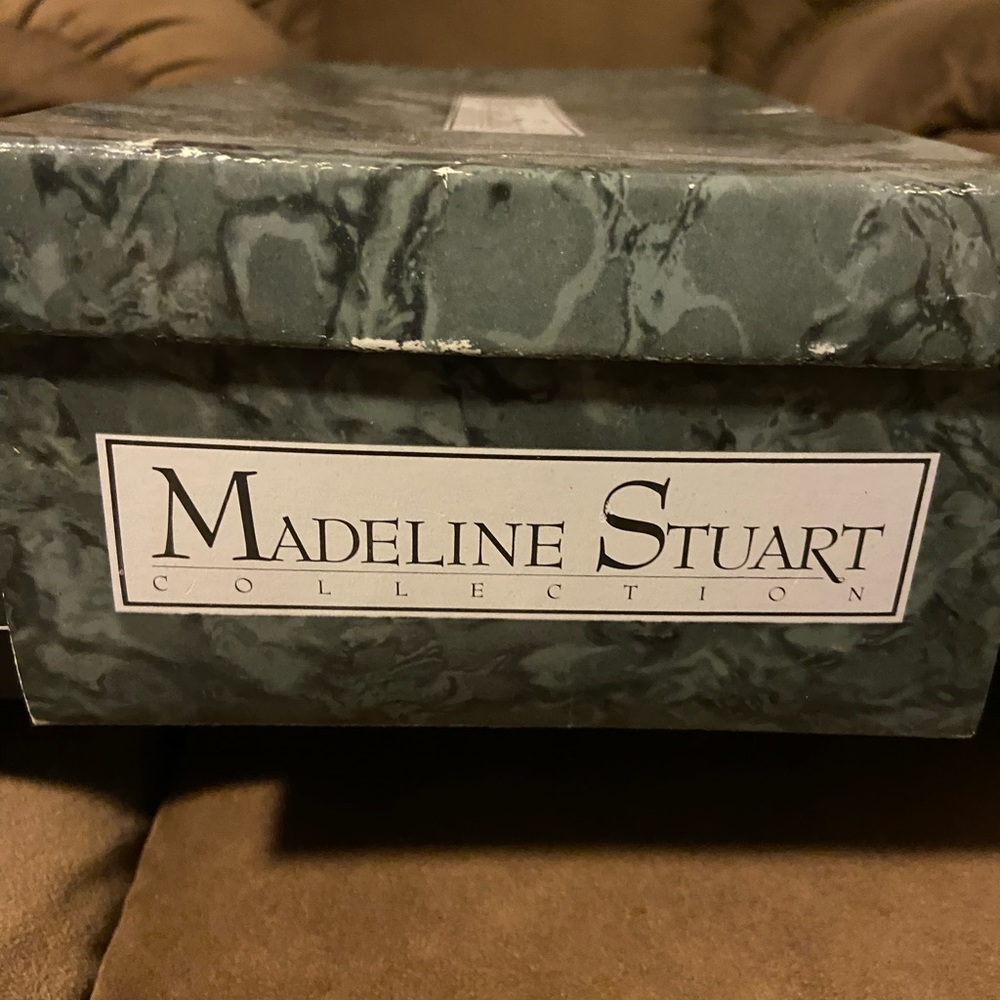 EUC SALTY WHITE MADELINE STUART LOAFERS